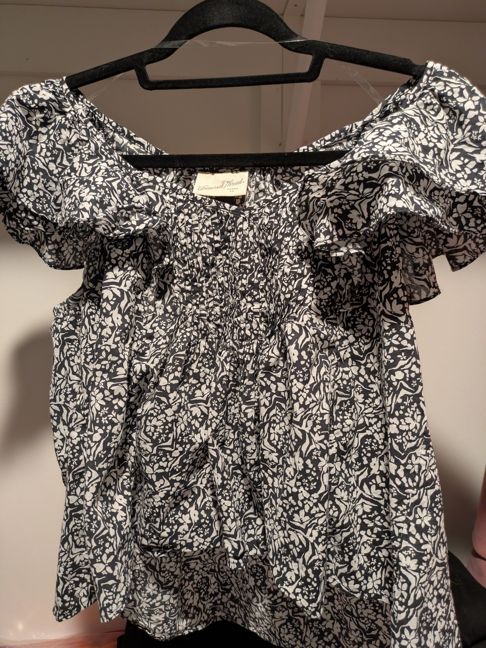 NWOT Universal Thread Black & White Floral Off-Shoulder Ruffle Blouse
